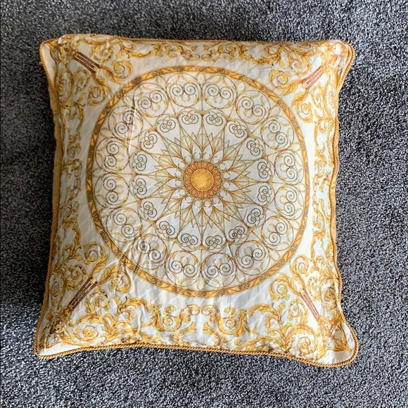 Versace pillow set - Picture 3 of 3